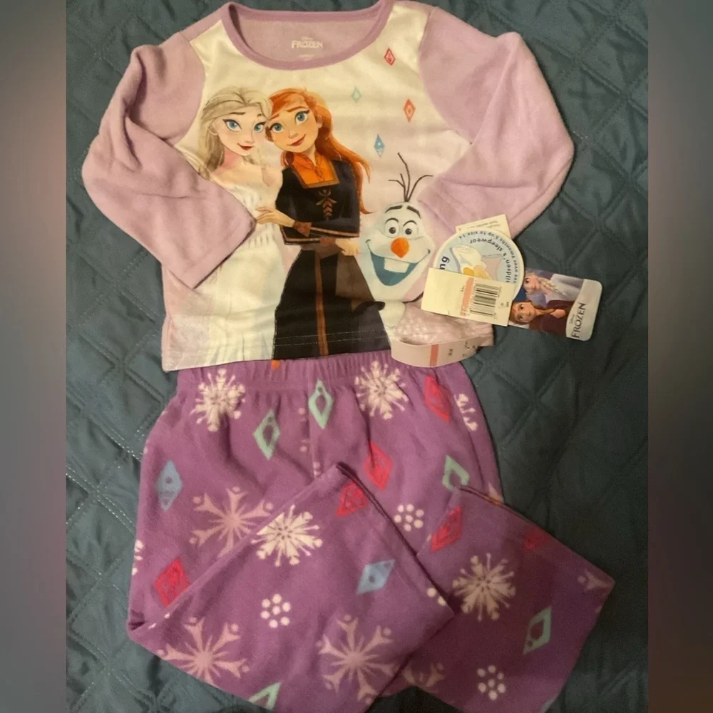 Disney’s Frozen Elsa & Anna Long Sleeve Fleece Pajama Set Size 2T NWT